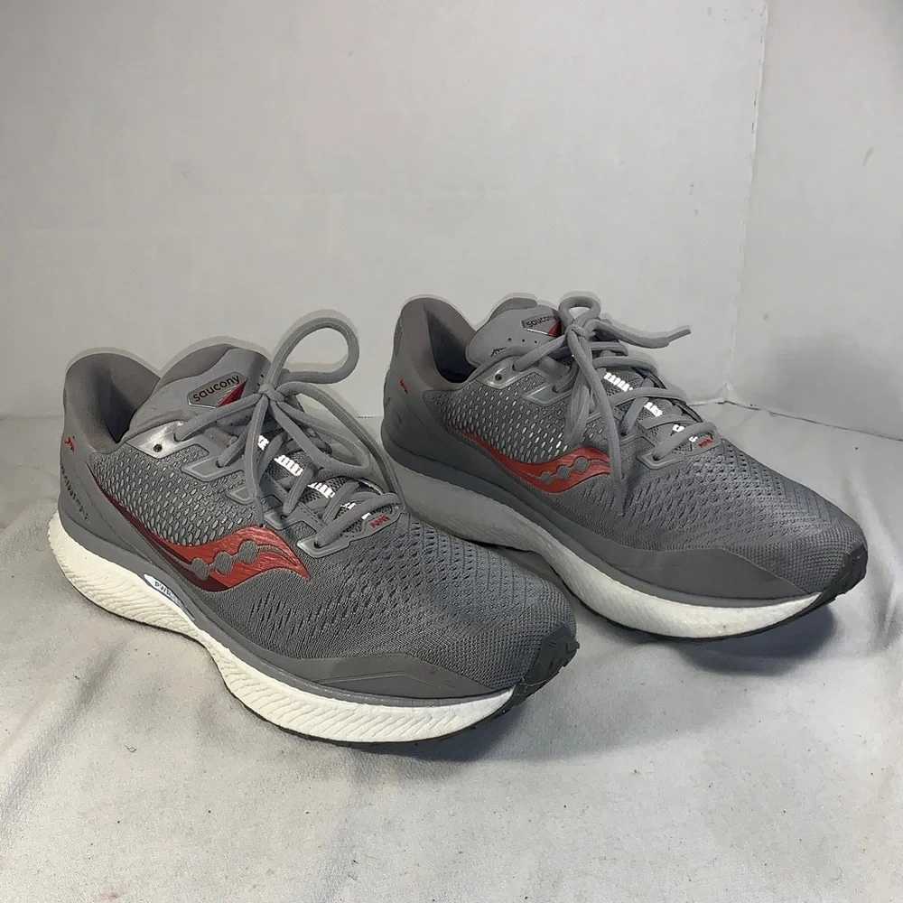 Men’s Grey and Red Saucony Triumph 18 Athletic Running Shoes
